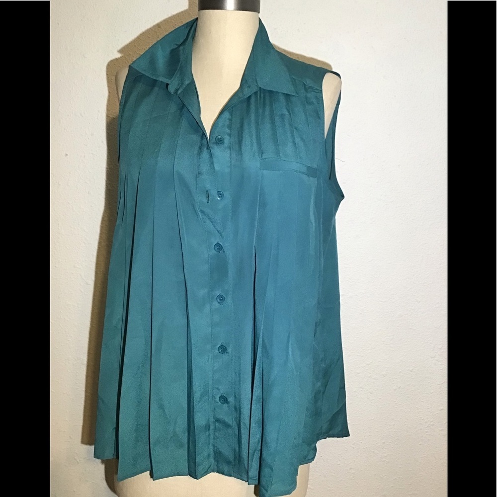 Bcbg generation green pleated button Up blouse
